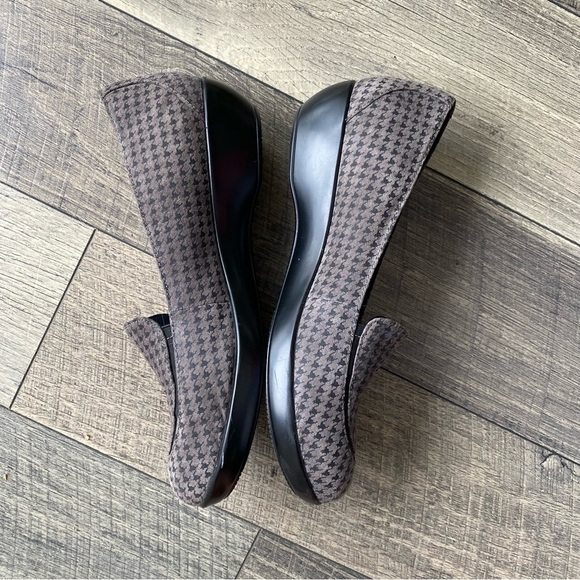 Dansko Gray & Black Suede Houndstooth Slip-on Loafers Wedge Heel Size 42 - Picture 4 of 14